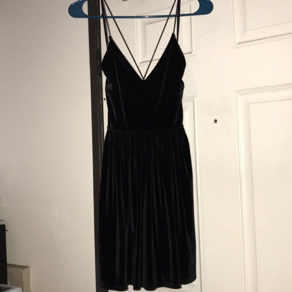 Forever21 velvet v-neck mini dress 🖤